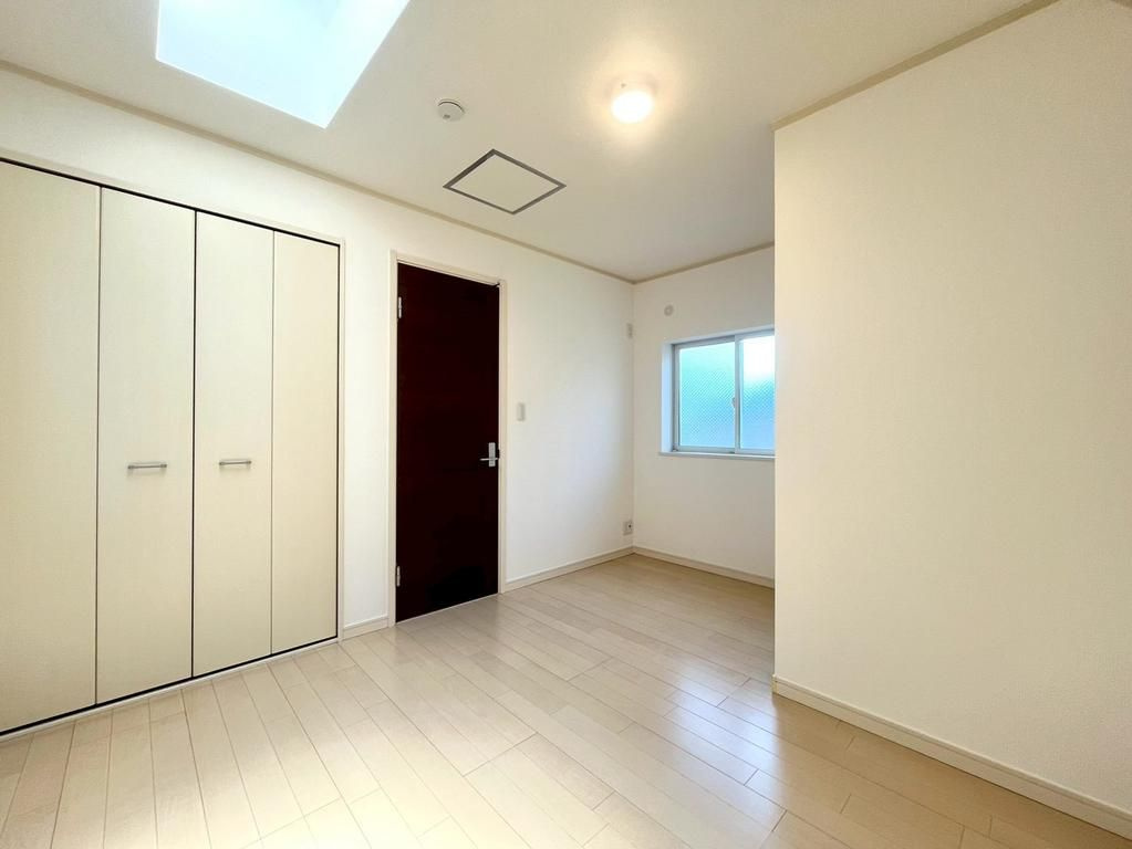 板橋区東新町2丁目　中古戸建の洋室|現地ご見学希望・資料請求などお気軽にお問い合わせ下さい！
03-5990-5201