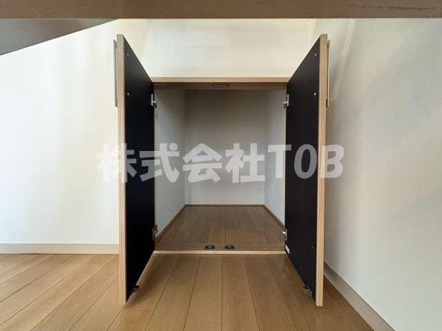 【収納】 | 成嶋邸-定期借家2年・再契約型- | 1F　階段下収納