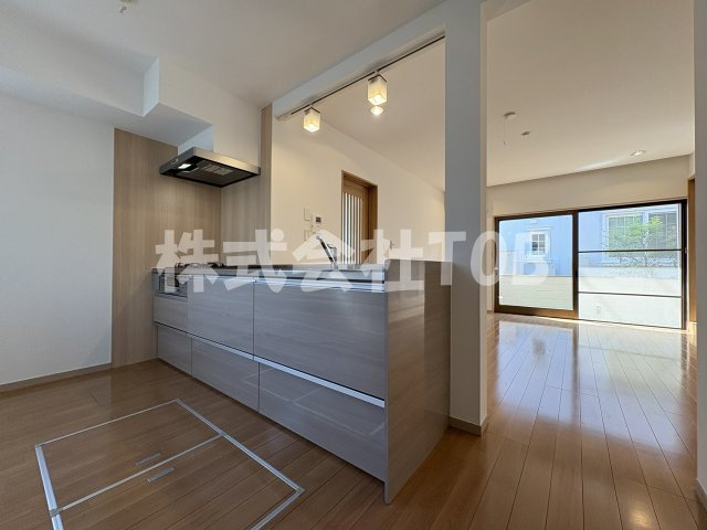【居間・リビング】 | 成嶋邸-定期借家2年・再契約型- | 1F　LDK16帖
