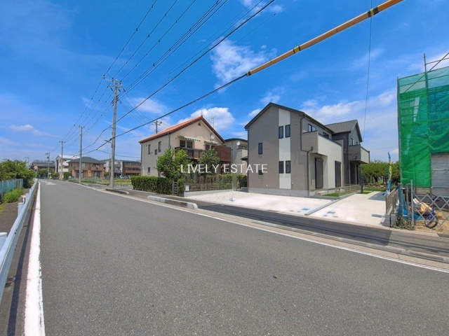 草加市新栄3丁目 新築分譲住宅 全3棟 C号棟の前面道路含む現地写真