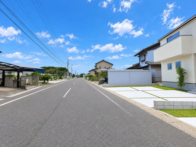 リーブルガーデン　各務原市川島小網（川島スポーツ公園西）　全4区画分譲の前面道路含む現地写真|■前面道路　■ヤマダ不動産　株式会社リライフ　
■夢のマイホーム購入をフルサポートします！