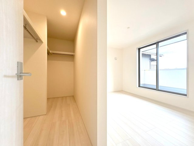 リーブルガーデン　各務原市川島小網（川島スポーツ公園西）　全4区画分譲の寝室|すべての居室にはたっぷり収納できる大型のクローゼット、各室に２４時間換気システムを設置しています。
排気ファンから低風量で24時間強制排気し、家の中の空気をいつも新鮮に保ちます。
