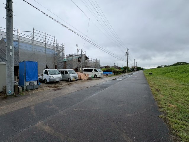 リーブルガーデン　各務原市川島小網（川島スポーツ公園西）　全4区画分譲の前面道路含む現地写真|「現地（2026年7月3日）撮影」　
■前面道路　
■ヤマダ不動産　株式会社リライフ
