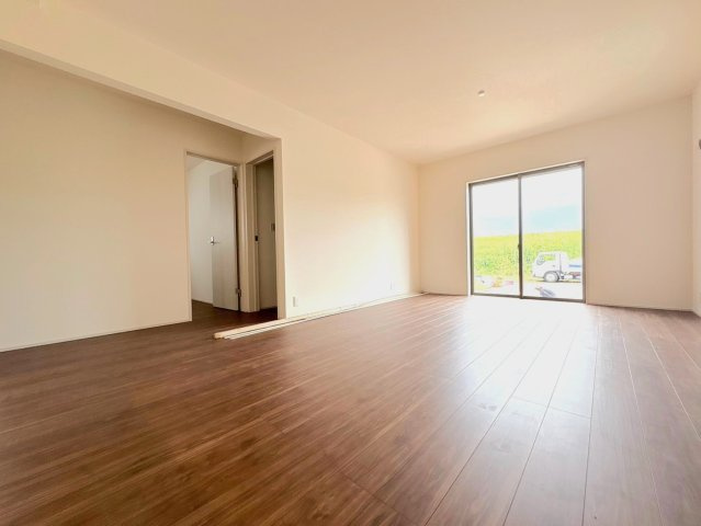リーブルガーデン　各務原市川島小網（川島スポーツ公園西）　全4区画分譲の寝室|すべての居室にはたっぷり収納できる大型のクローゼット、各室に２４時間換気システムを設置しています。
排気ファンから低風量で24時間強制排気し、家の中の空気をいつも新鮮に保ちます。
