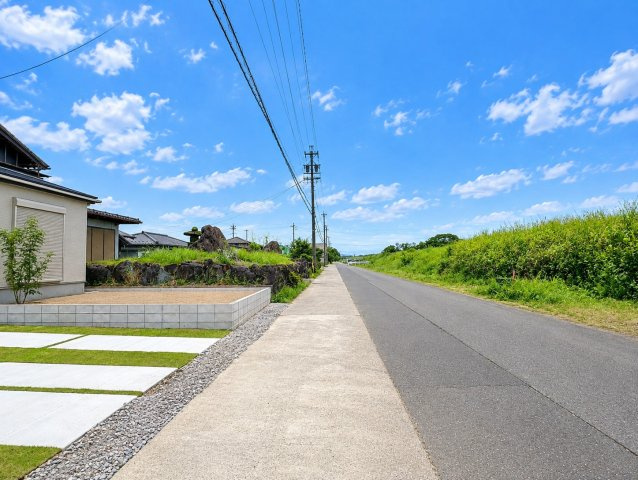 リーブルガーデン　各務原市川島小網（川島スポーツ公園西）　全4区画分譲の前面道路含む現地写真