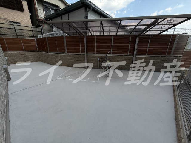 フォレストクリエオーレ枚岡弐番館の駐車場|駐車場があります
