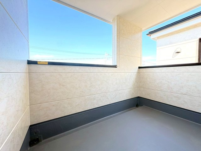 新築戸建　静岡市駿河区豊田2期　全２棟　1号棟のバルコニー|急な天候の変化も安心のインナーバルコニー完備