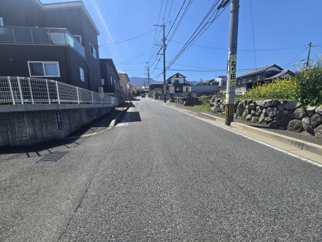 【前面道路含む現地写真】