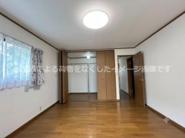 亀沢農地付住宅３LDKオール電化太陽光パネルの洋室|2階9帖 AI生成画像