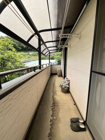 亀沢農地付住宅３LDKオール電化太陽光パネルのバルコニー