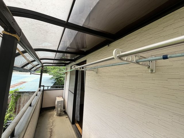 亀沢農地付住宅３LDKオール電化太陽光パネルのバルコニー