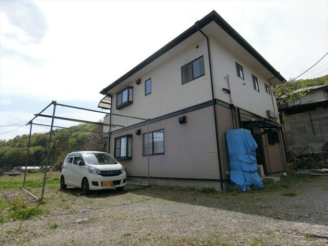 亀沢農地付住宅３LDKオール電化太陽光パネルの外観