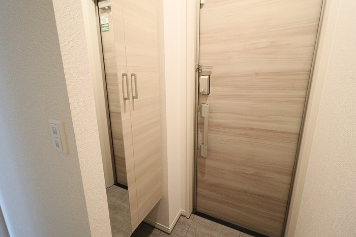セレウィータ栄町のその他|トールタイプシューズボックス（姿見鏡付）