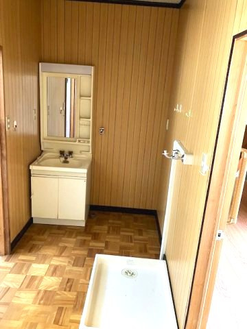 敦賀市和久野中古戸建の玄関