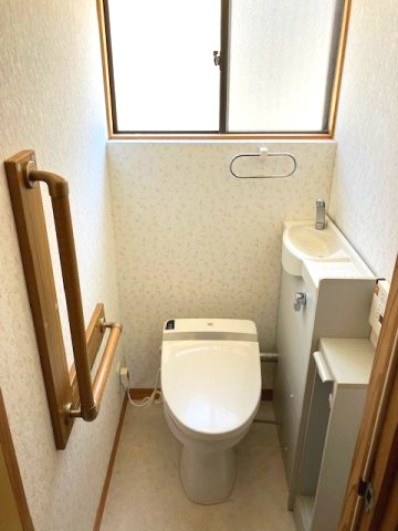 敦賀市和久野中古戸建のトイレ