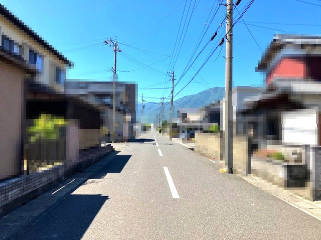 敦賀市和久野中古戸建の前面道路含む現地写真