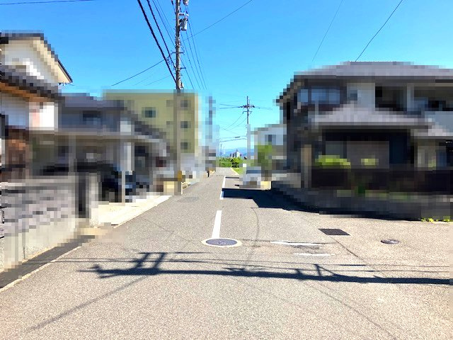 敦賀市和久野中古戸建の前面道路含む現地写真