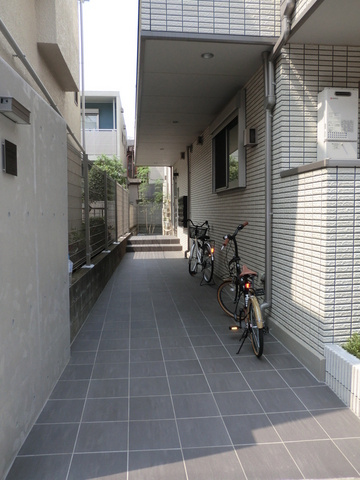 ファーストコート泉町の駐車場|★お洒落なエントランス★