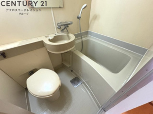 浴室内にトイレがあります☆