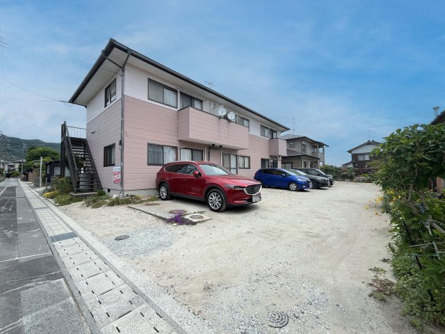 ルミエール松本の駐車場