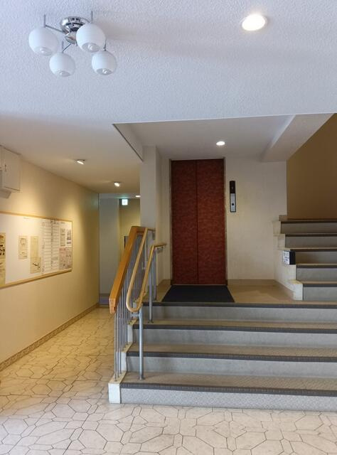 赤坂パレスマンションのロビー|エレベーター１基