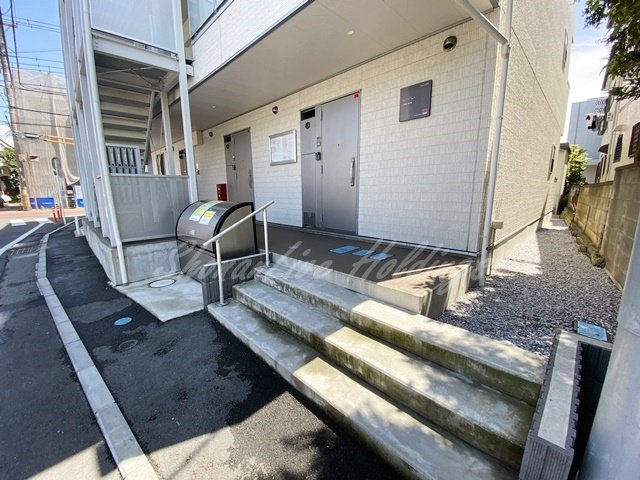 鎌倉市台２丁目の賃貸マンションのエントランス