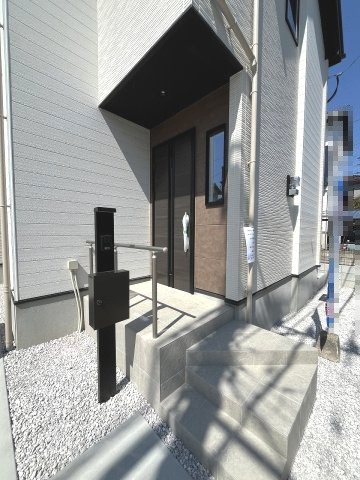 【玄関】 | 福岡市西区富士見1丁目1期　1号棟（全3棟）【仲介手数料無料・0円】 | 施工例。施工例は完成時と異なる場合があります。