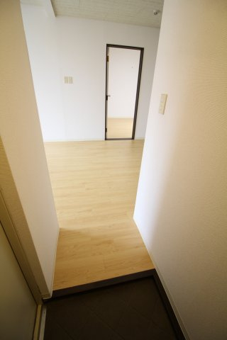 上野通ハイツの玄関