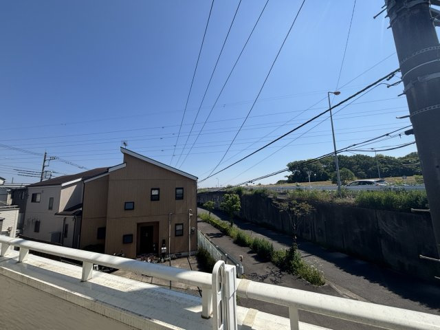 さいたま市西区西遊馬　中古戸建の前面道路含む現地写真