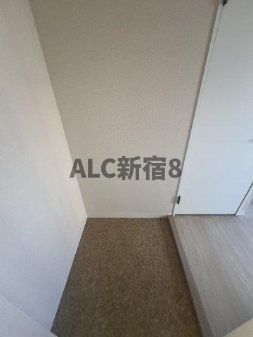 新宿区新宿５丁目の賃貸マンションの玄関