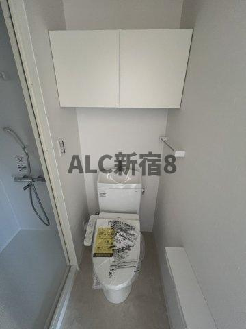 新宿区新宿５丁目の賃貸マンションのトイレ