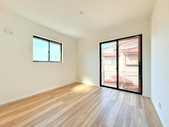 戸塚区上柏尾町　新築戸建ての洋室|［モデルハウス］◆子どものスタディ空間として、あるいは書斎やホビールームとして生活スタイルに合わせて使えるプライベートルーム。居心地のいい落ち着いたインテリアが似合います。