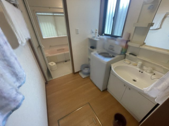 高島市今津町今津中古戸建の洗面所