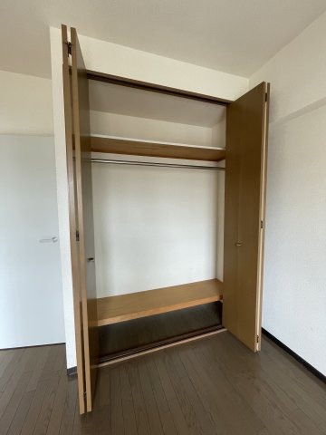府中市天神町１丁目の賃貸マンションの収納|同タイプの別号室の写真です