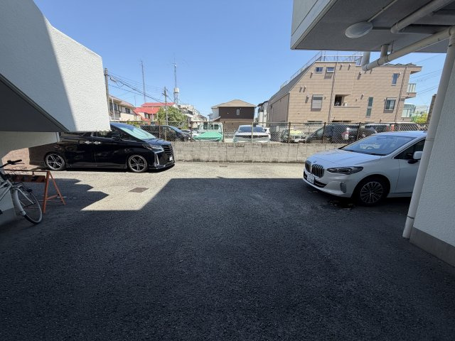 ヴェルテスIKEMOTOの駐車場
