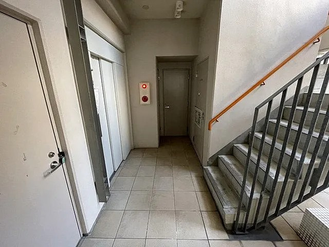 シティフラット六甲道のロビー