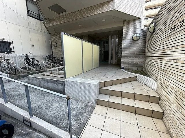 シティフラット六甲道のエントランス