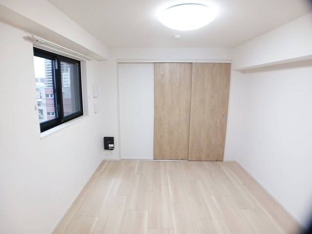 平塚市八千代町の賃貸マンションの居間・リビング