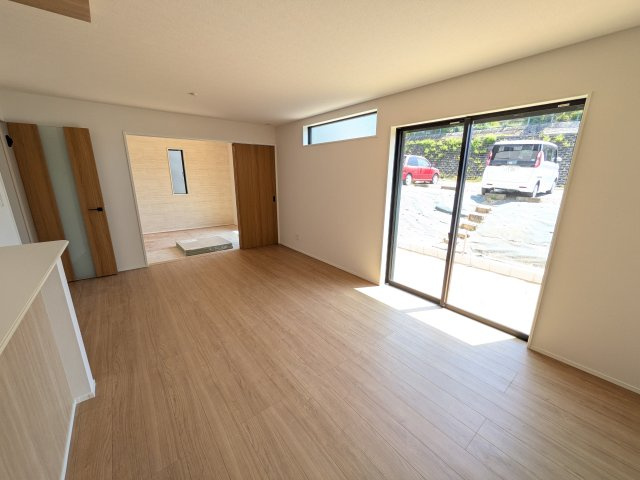 取手市本郷　6期　新築戸建て　2号棟の居間・リビング|南向きで明るく陽当たりの良いリビングです♪