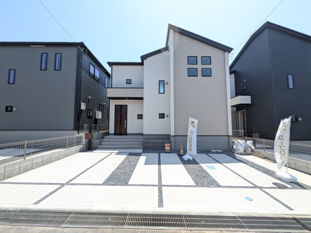 取手市本郷　6期　新築戸建て　2号棟の前面道路含む現地写真