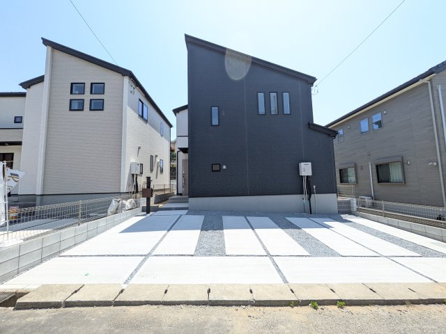 取手市本郷　6期　新築戸建て　2号棟の前面道路含む現地写真
