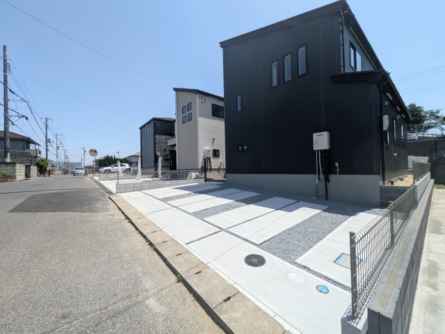 取手市本郷　6期　新築戸建て　3号棟の前面道路含む現地写真|駐車は3台可能です♪