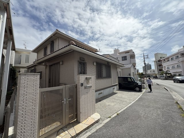 那覇市真嘉比戸建て