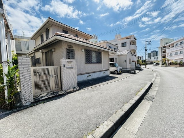 那覇市真嘉比戸建ての外観