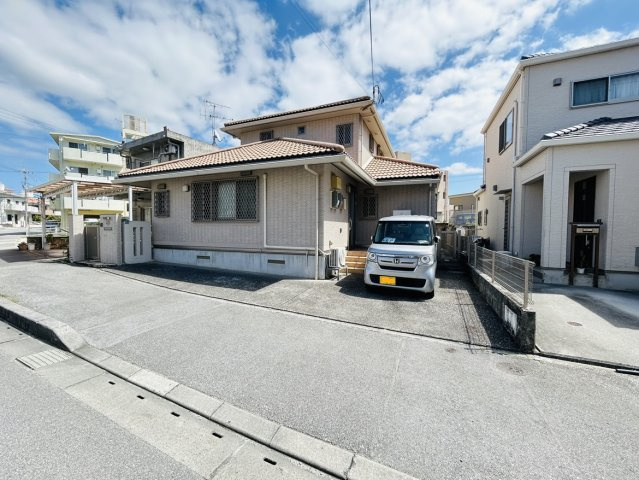 那覇市真嘉比戸建ての外観