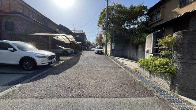 神戸市北区藤原台北町２丁目　戸建住宅の前面道路含む現地写真
