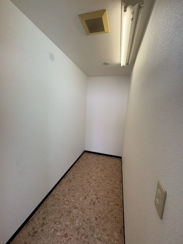 猪崎ビルの内装