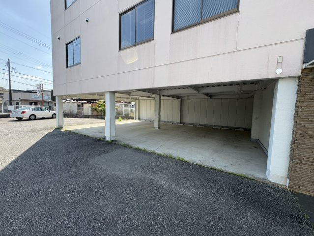 猪崎ビルの駐車場