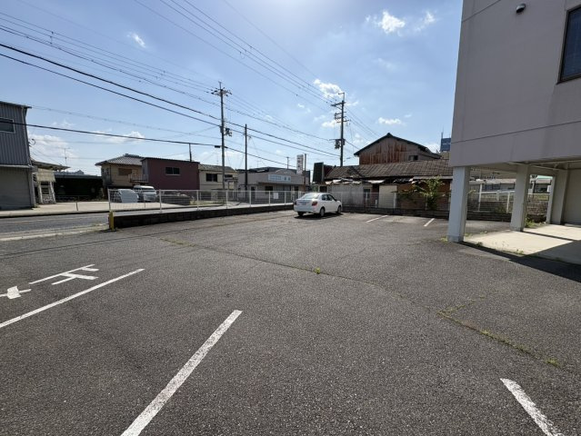 猪崎ビルの駐車場