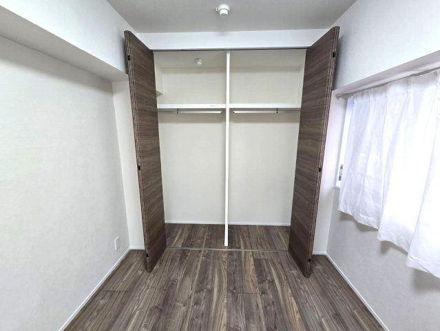 西公園ツインタワーの収納|
居室の収納が大きくて使いやすそうです！
季節家電や、お洋服が多い方も安心です♪
